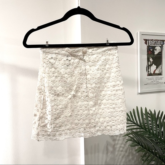 Daisy Lace Mini Skirt - Picture 2 of 4
